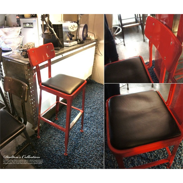 ダルトンの赤いスチールの椅子