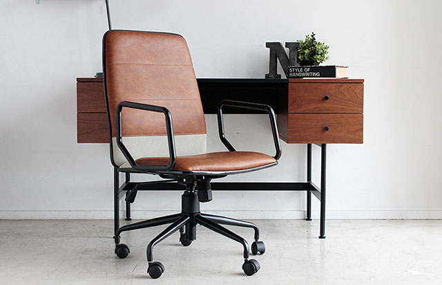 エマニエル夫人を彷彿とさせるチェアラタン オーバル形状 ミッドセンチュリーチェア エマニエル夫人を彷彿とさせるチェアラタン オーバル形状 ミッド